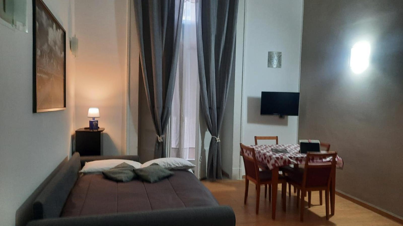 White Home Quartieri Spagnoli ナポリ エクステリア 写真