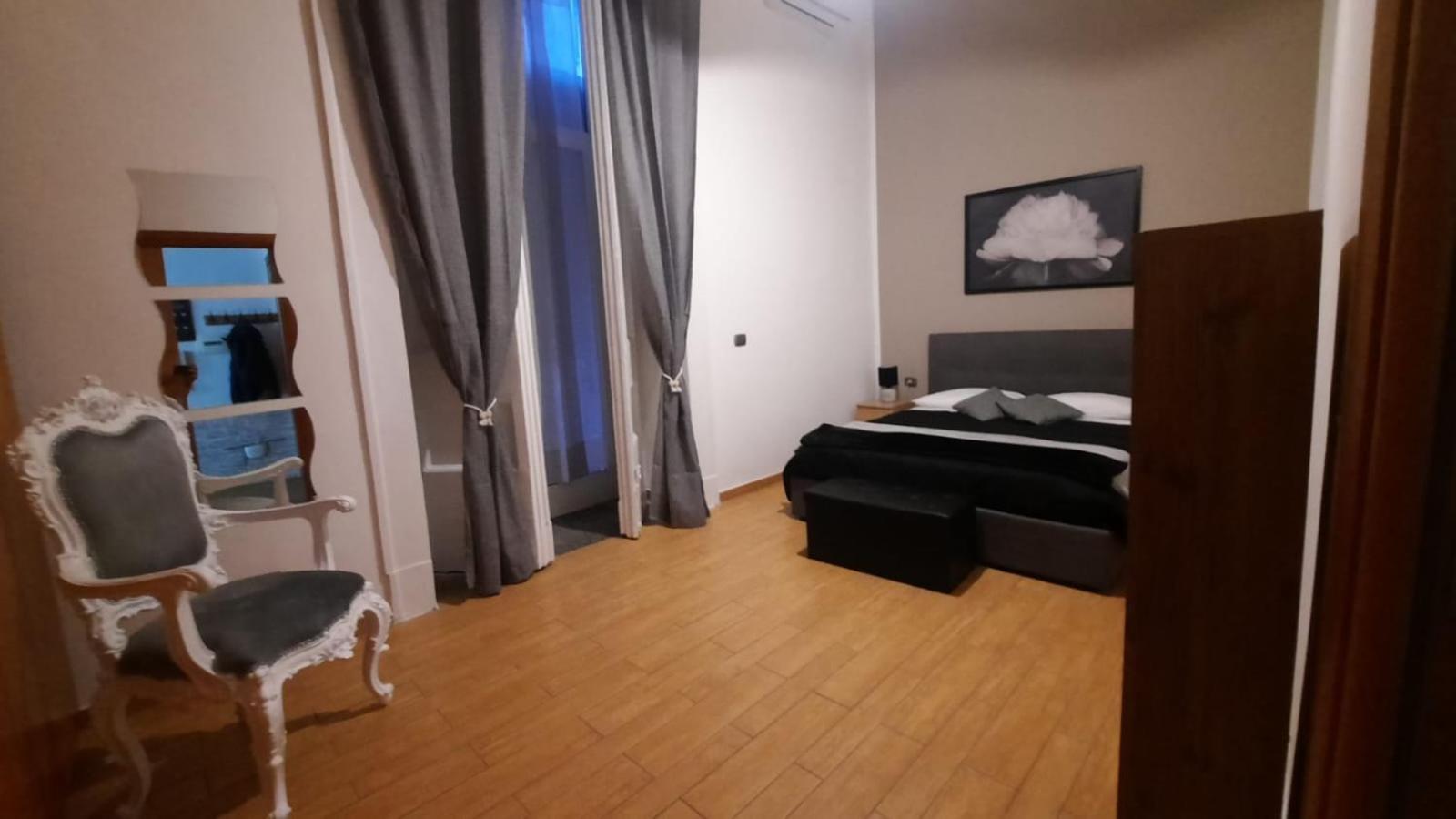 White Home Quartieri Spagnoli ナポリ エクステリア 写真